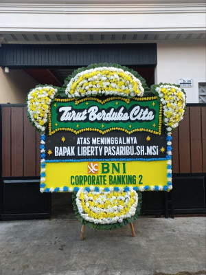 Papan Bunga Duka di Rusip Antara
