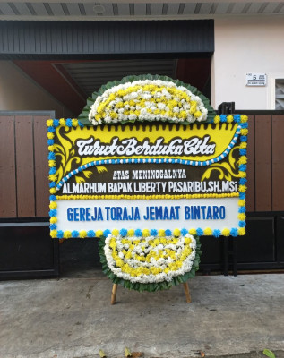 Papan Bunga Duka di Rusip Antara